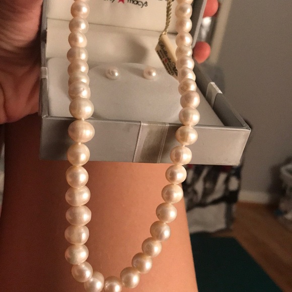 Brand new pearl necklace and earring set. - Picture 3 of 3
